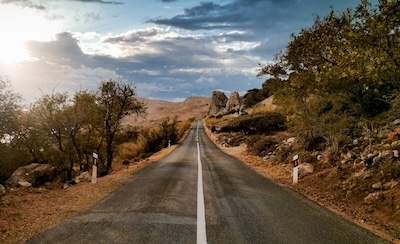 비트코인과 이더리움: 각각의 혁신적 출발 배경과 기술적 구조 분석